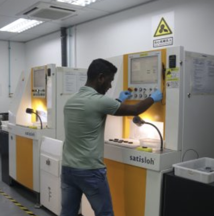 Precision optical lens manufacturing on Satisloh production equipment