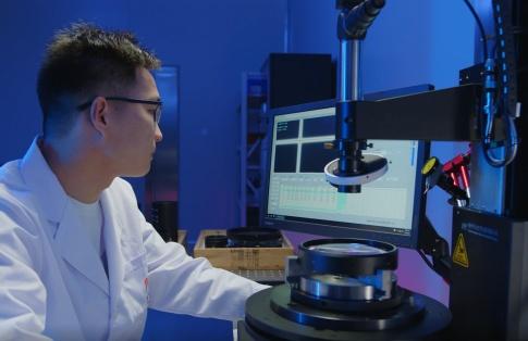 Engineer performing optical metrology and quality inspection